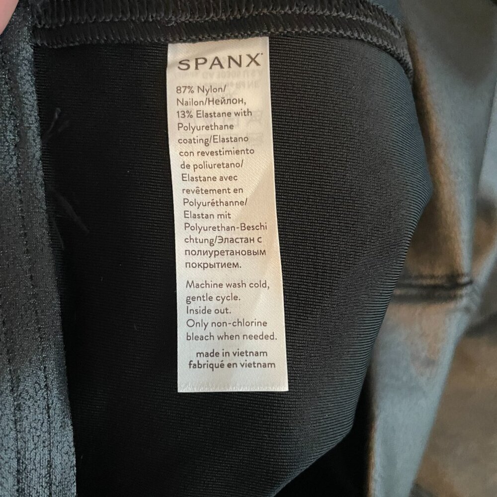 SPANX Women Plus Size 1X Black Faux Leather Skater Mini Skirt Edgy Rocker Punk - Picture 6 of 6